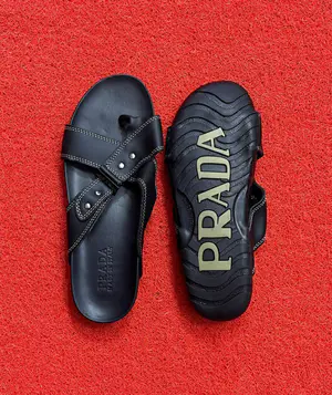 Chinelos Prada Elegance com Tachas