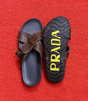 Chinelos Prada Elegance