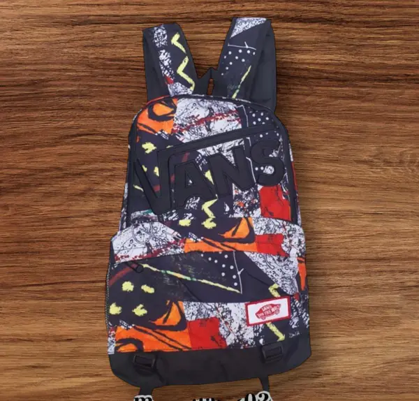 Mochila Estampada "Off The Wall" com Design Exclusivo