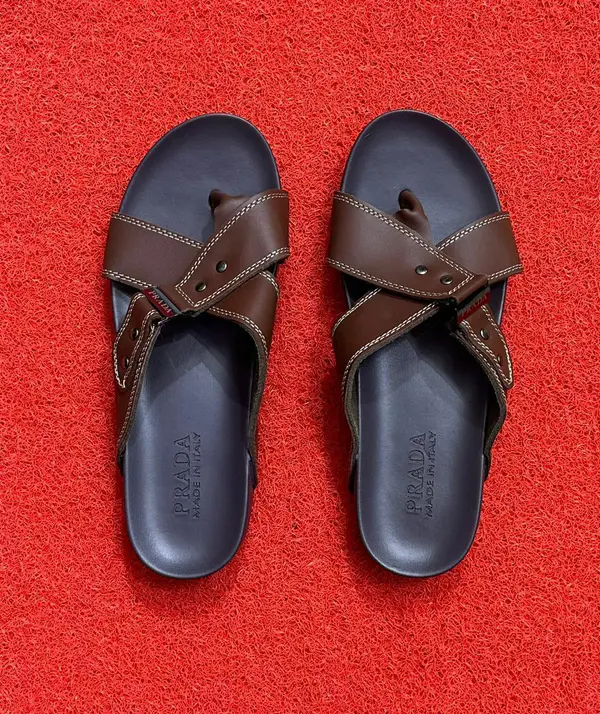 Chinelos Prada Elegance com Tachas