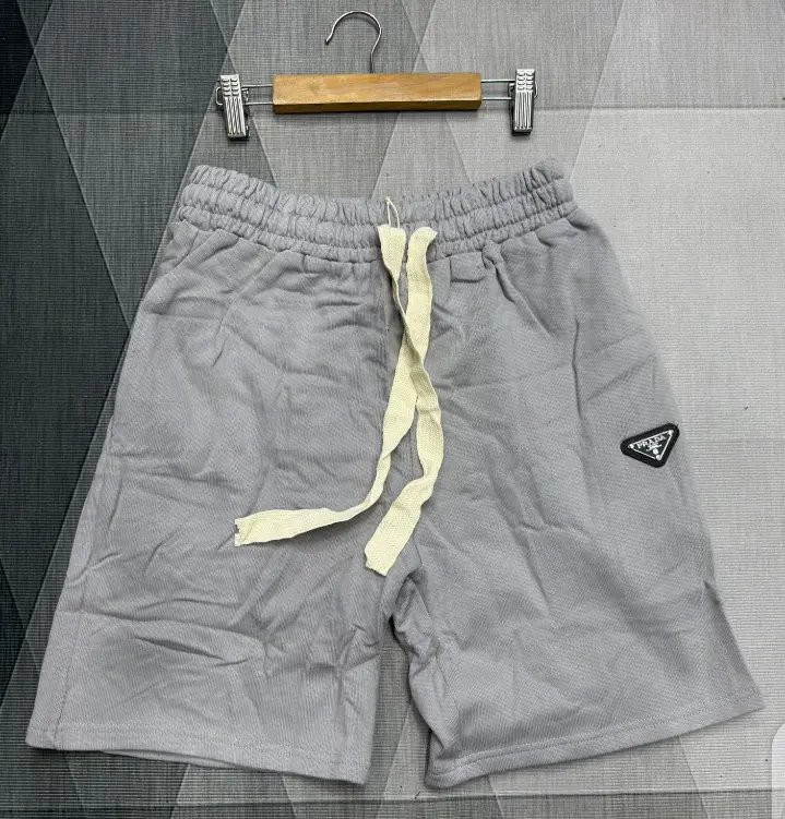 Shorts Esportivos Prada Bege · Cinzento