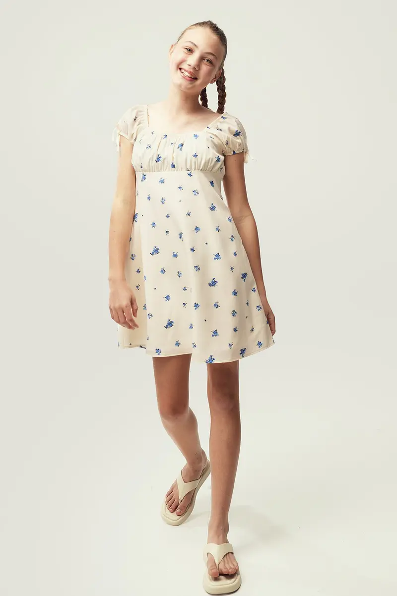 Vestido floral Babydoll · Menina