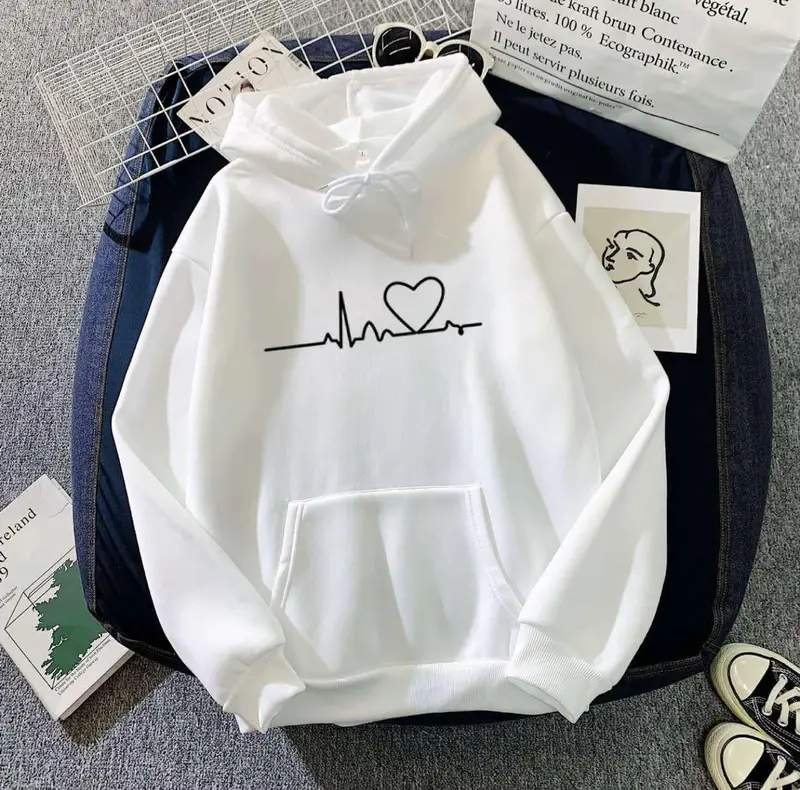 Moletom Branco com Estampa de Batimentos Cardíacos e Coração  - Camisola