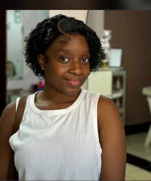 Peruca Cacheada Preto com Tela Frontal  