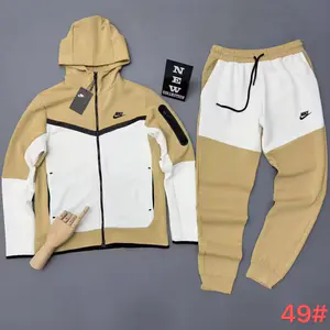 Conjunto Esportivo Nike Elegante com Capuz e Calça