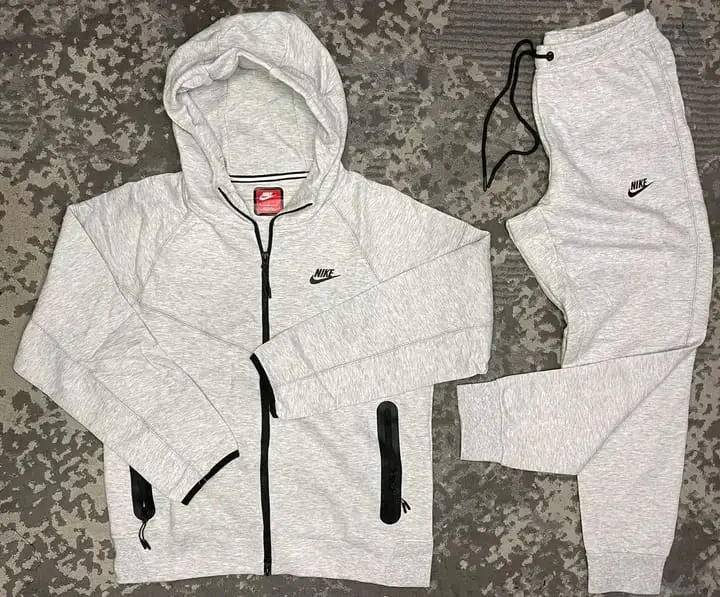 Conjunto Esportivo Nike Moderno com Capuz · Cinzento