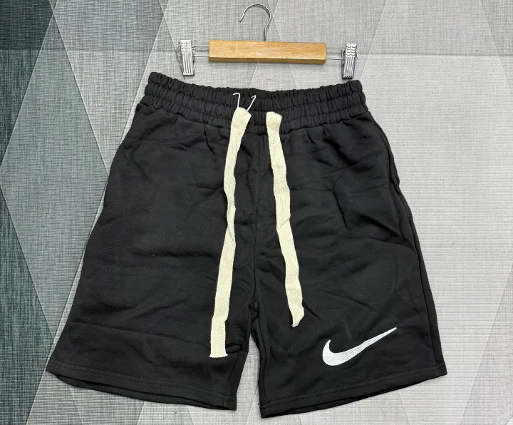 Shorts Esportivos Prada Bege · Preto · Modelo 2