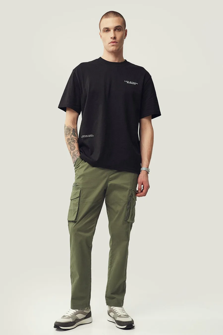Calças Tapered em algodão · Homem · Verde Oliveira