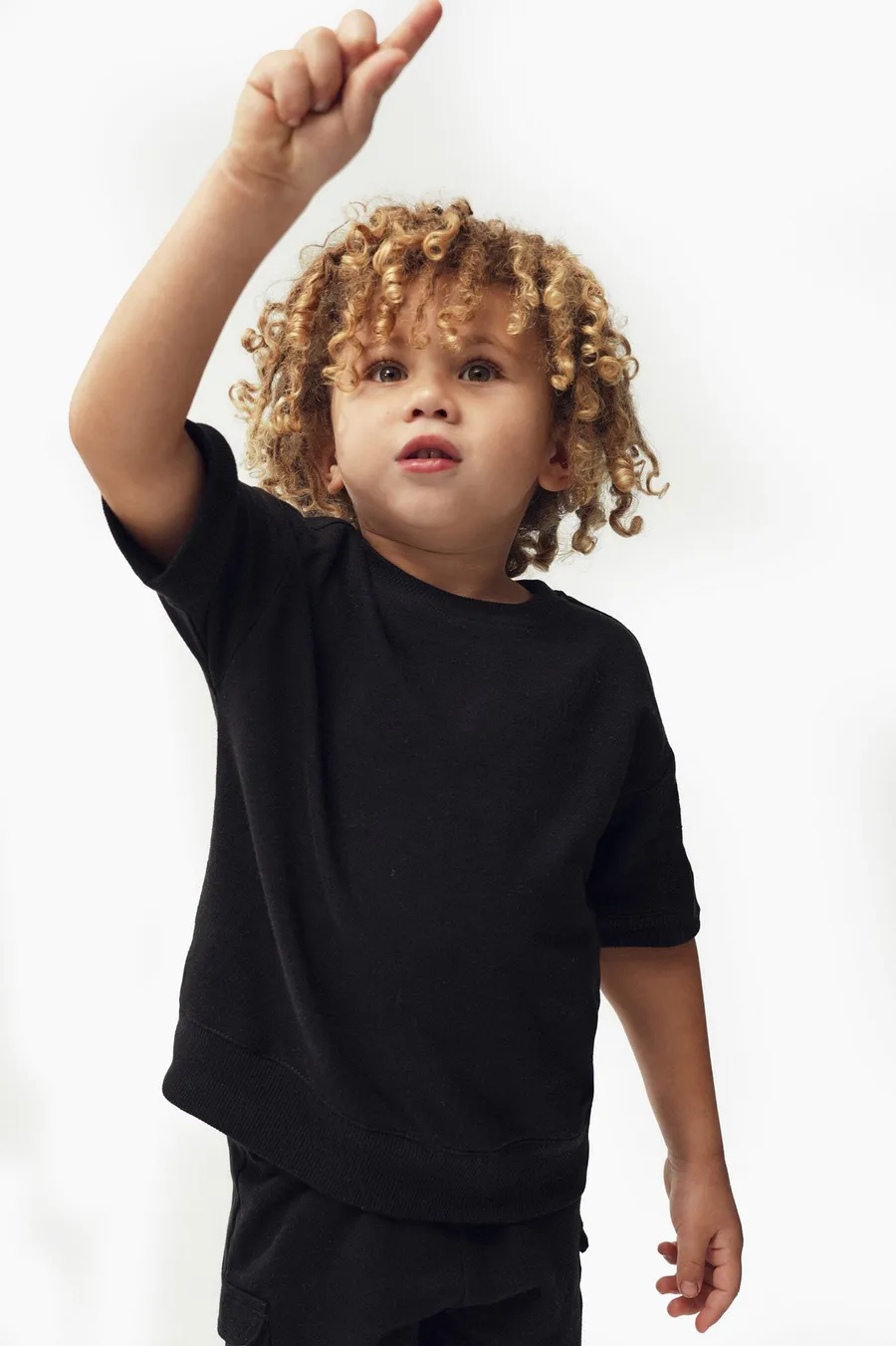 T-shirt Boxy em algodão · Menino · Preto