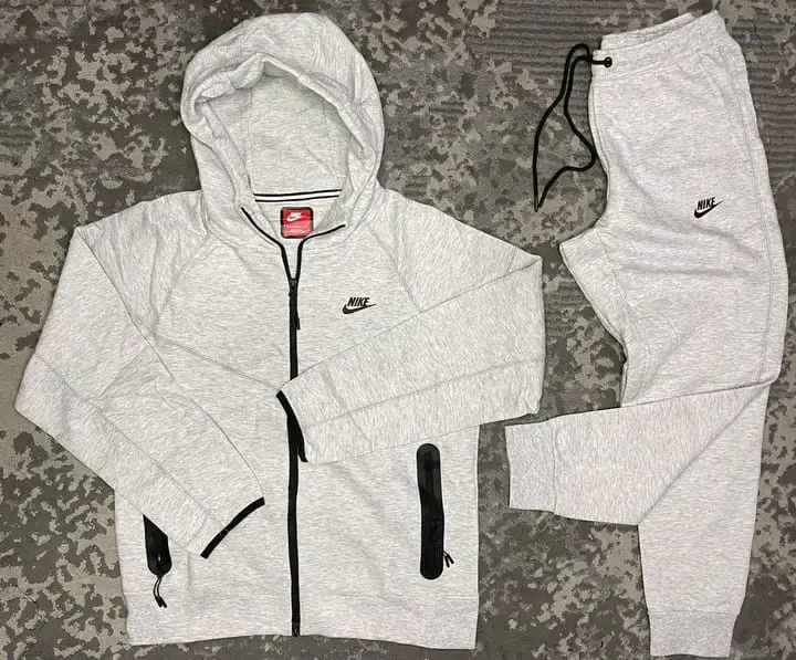 Conjunto Esportivo Nike Moderno com Capuz · Cinzento