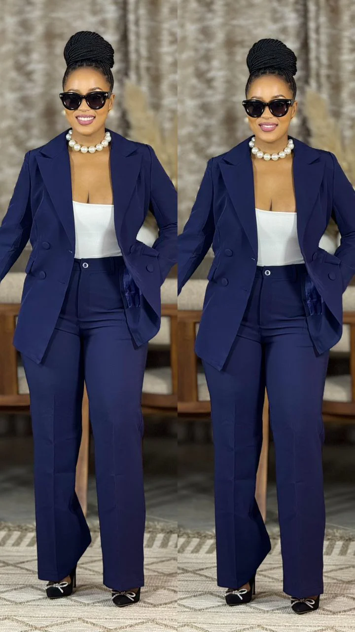 Terno Feminino - Calça e Casaco Azul Escuro 