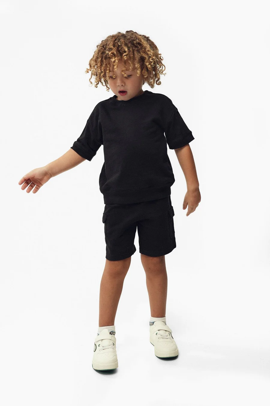 T-shirt Boxy em algodão · Menino · Preto