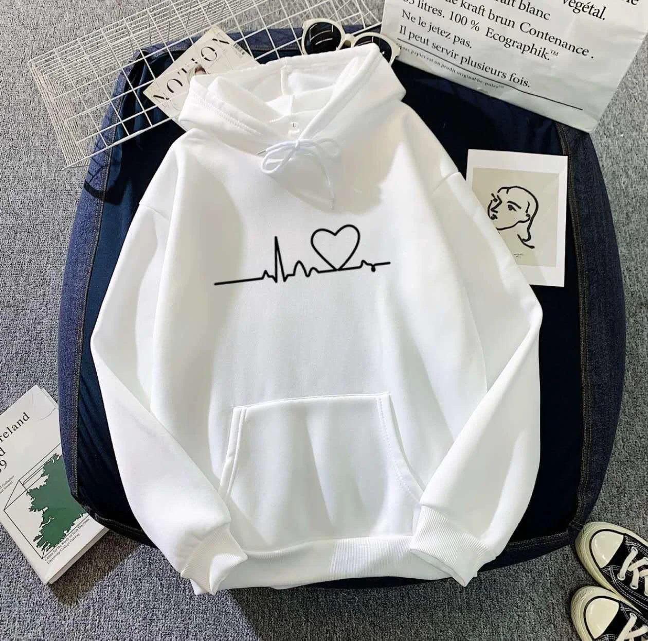 Moletom Branco com Estampa de Batimentos Cardíacos e Coração  - Camisola