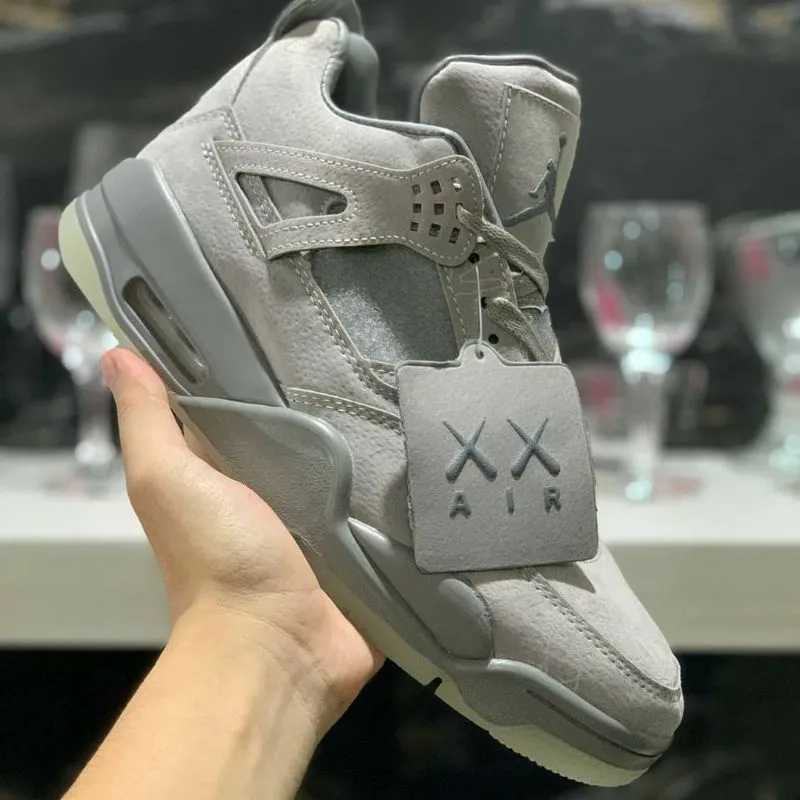 Tênis Air Jordan 4 Retro · Cinza Prateado Fosca