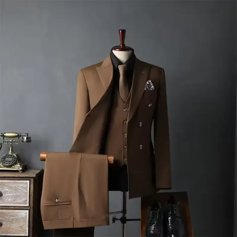 Terno Slim Fit Bege Duplo, três peças: Casaco, Calça e Colete
