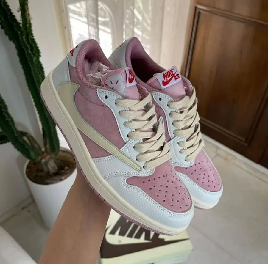 Tênis Nike Air Jordan 1 Low Travis Scott