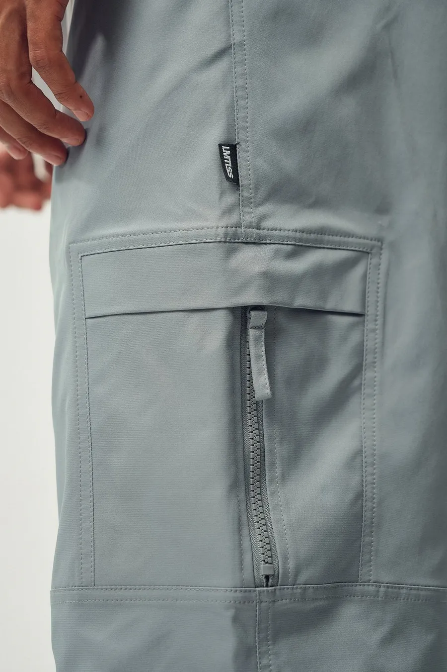 Calças jogger em poliéster · Homem · Cinzento Escuro