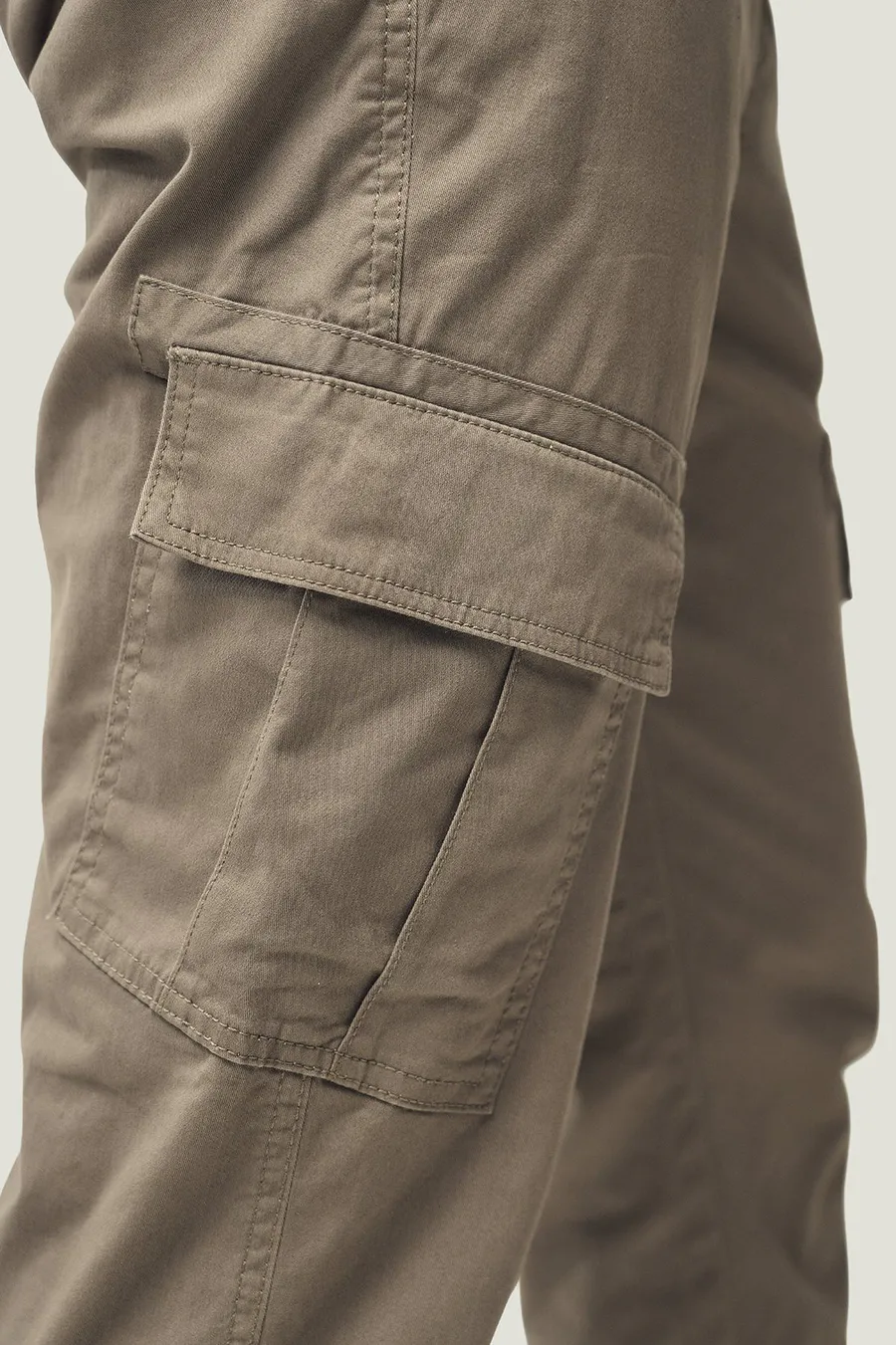 Calças Tapered · Homem · Castanho · Modelo 2