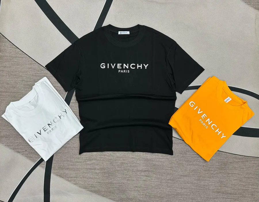 Camiseta Oversized Givenchy Logo Vintage Preta